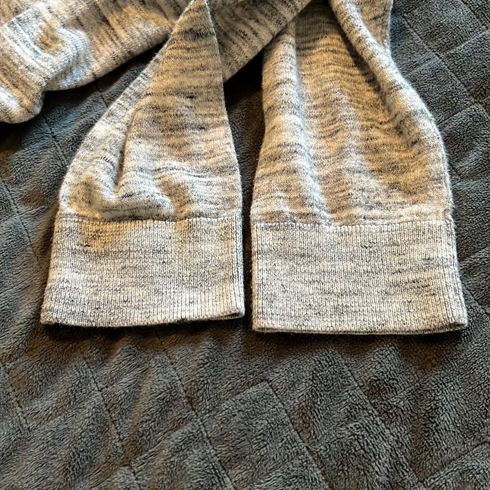 GAP Lightweight High-Low Sweater - Picture 5 of 7